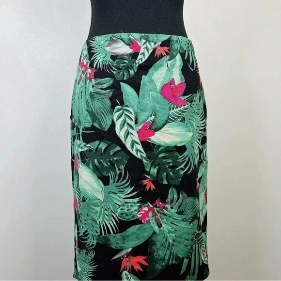 Lord And  Taylor Tropical Pencil Skirt - Picture 2 of 14